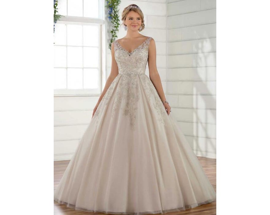 Ball gown wedding dress