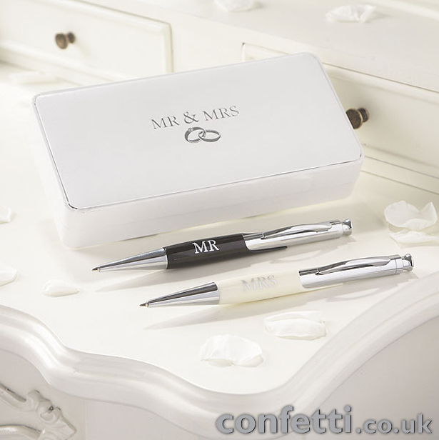 Bride and Groom Mr and Mrs Pen Set