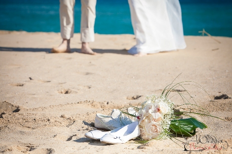 Get married barefoot on an Australian beach | Confetti.co.ui