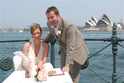 Wedding overlooking the Sydney Opera House | Confetti.co.uk