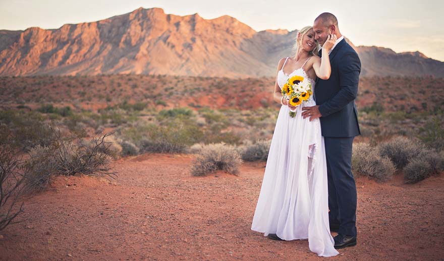 Las Vegas Wedding Ceremony at Chapel of the Flowers | Confetti.co.uk