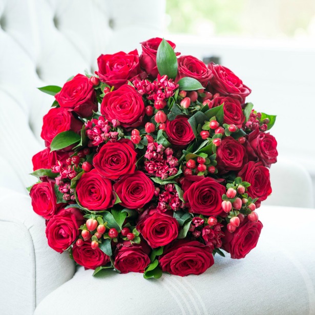 Red winter bouquet by Drake Florists | Confetti.co.uk