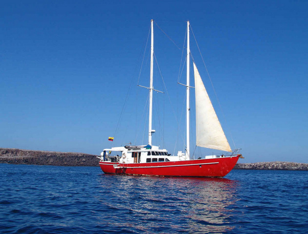 Ecuador & Galapagos honeymoon yacht