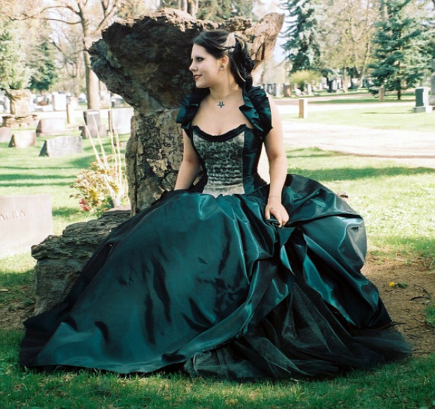 Gothic wedding dress courtesy of Gothic4Weddings