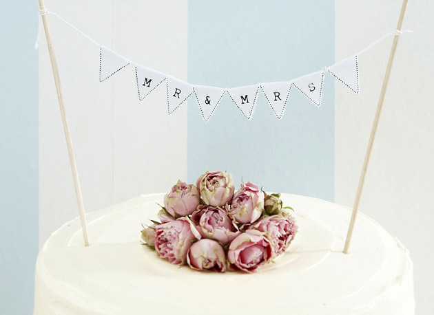 Vintage Lace Mr & Mrs Cake Topper Bunting