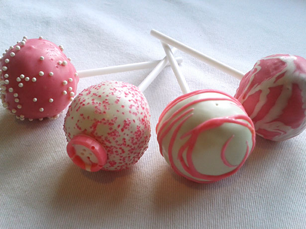 White and pink cake pops