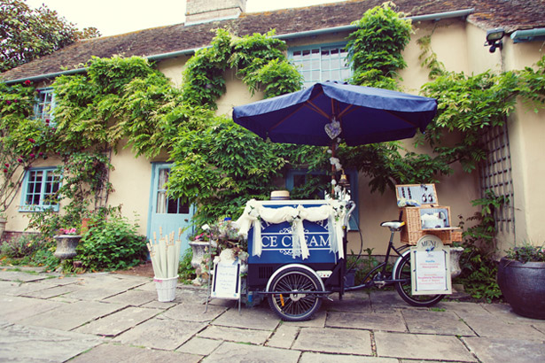 Vintage wedding ice cream cart