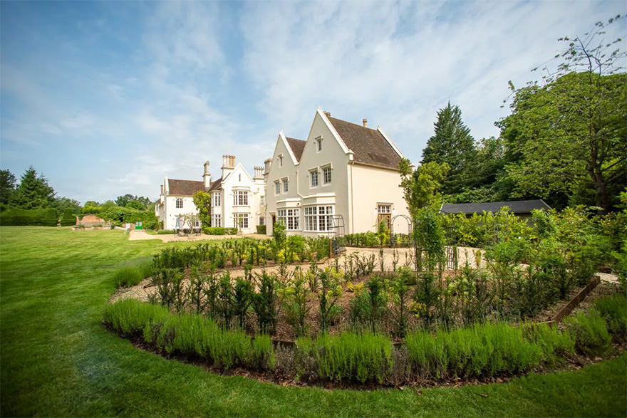 Silchester House 17th Century Grade II Listed Country House by Bijou Weddings - Grand Intimate Wedding Venues in the Countryside | Confetti.co.uk