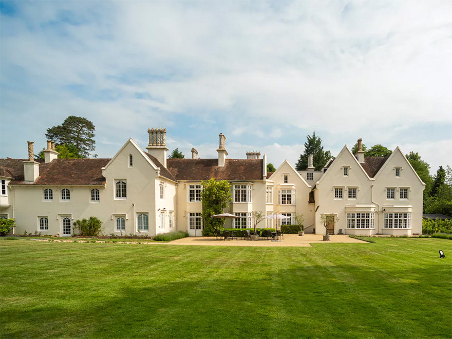 Silchester House Beautiful English Country House and Garden Wedding Venue | Confetti.co.uk