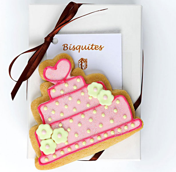 Wedding cake biscuit