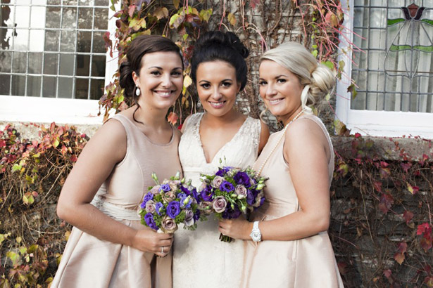 Bride with bridesmaids 