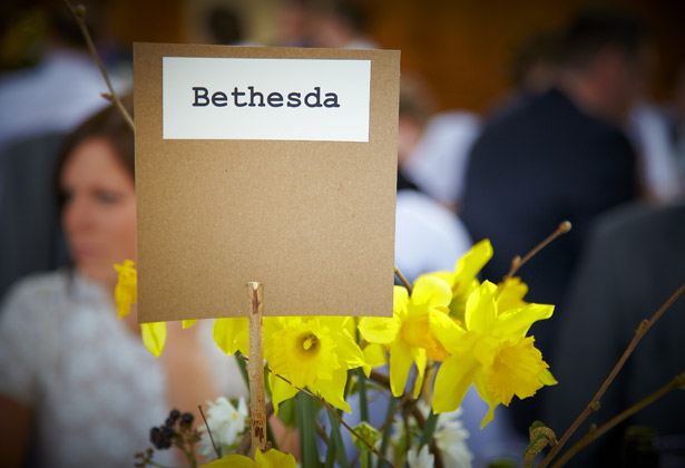 rustic table number wedding day daffodils 