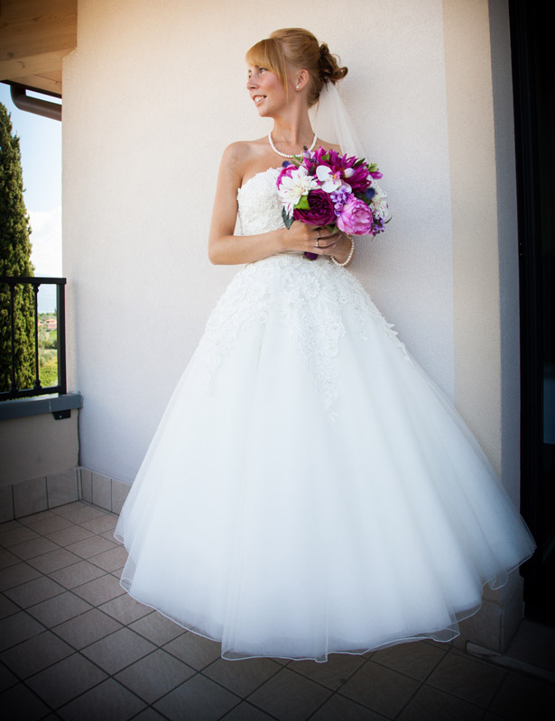 Bride in her Justin Alexander dress