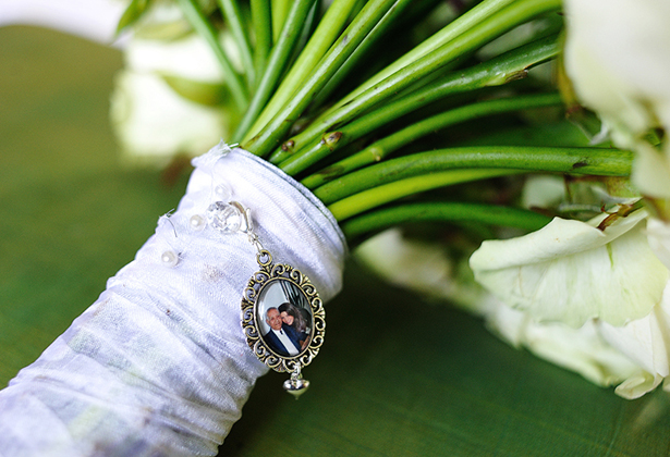 Bridal bouquet with mini frame