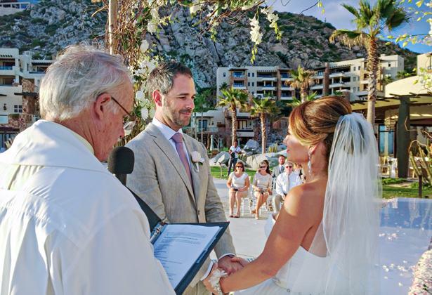 Crista and Chris saying their vows 