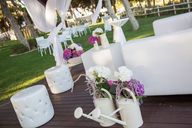 White and pink reception decor at The Sheraton Hotel, Algarve 