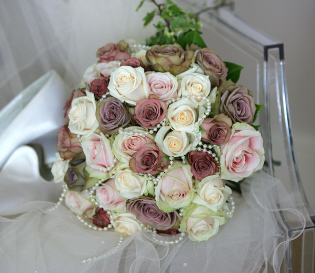 Just Your Style vintage style flower bouquet with roses and pearls