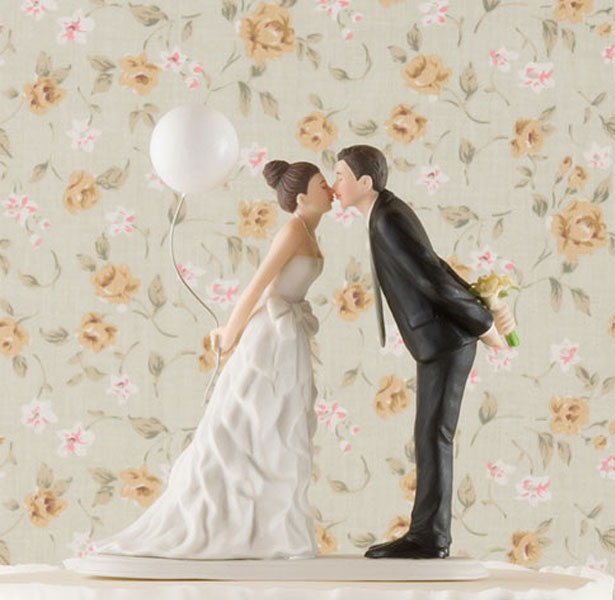 Leaning in for a Kiss – Balloon Wedding Cake Topper