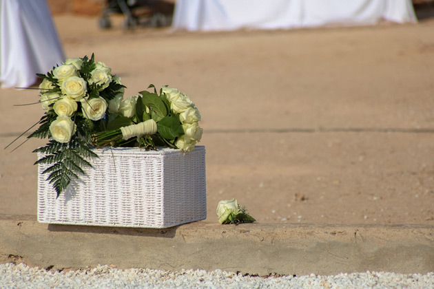 Ivory rose wedding bouquets 