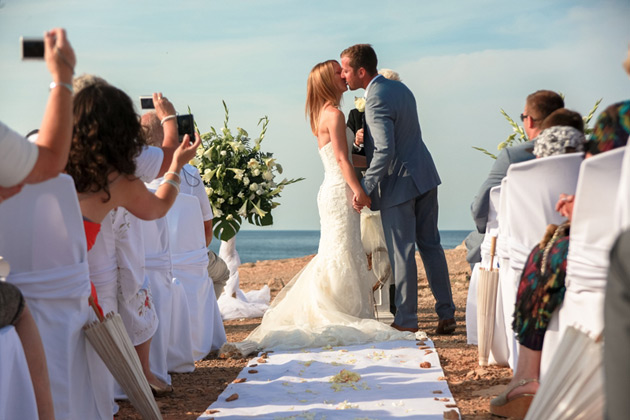 First kiss as husband and wife 