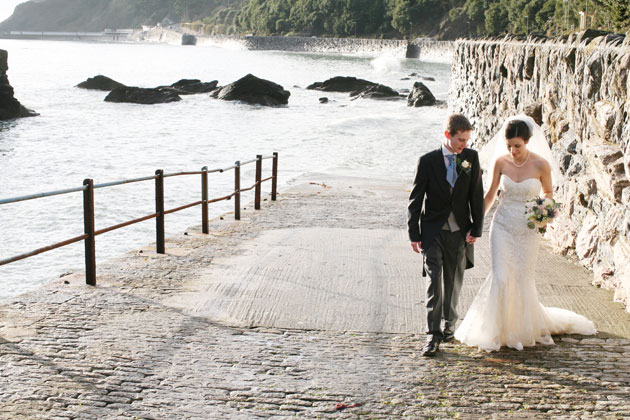 The bride and groom by the sea by Ava Images 