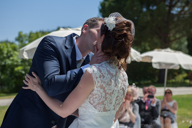 The first kiss as husband and wife 