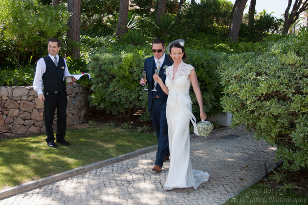 Bride and groom arriving to the ceremony