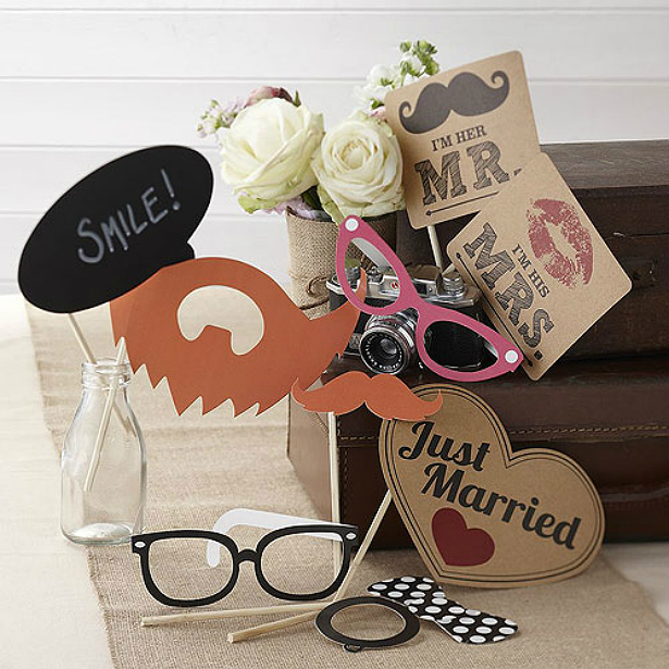 Vintage Affair Photo booth props by Confetti