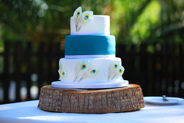 White and blue peacock feathered wedding cake