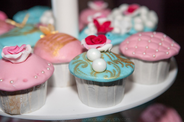 Vintage pink and blue wedding cupcakes 