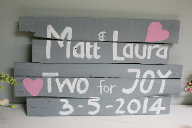 Matt and Laura's personalised rustic wedding sign| Confetti.co.uk