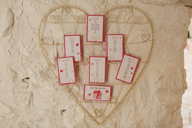 Wired heart seating plan idea | Confetti.co.uk