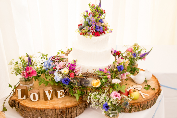 Rustic themed wedding cake with wildflower decor | Confetti.co.uk