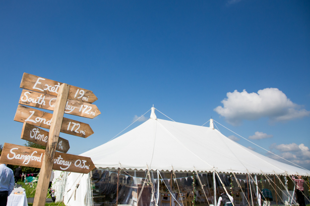 Wooden wedding signs | Confetti.co.uk