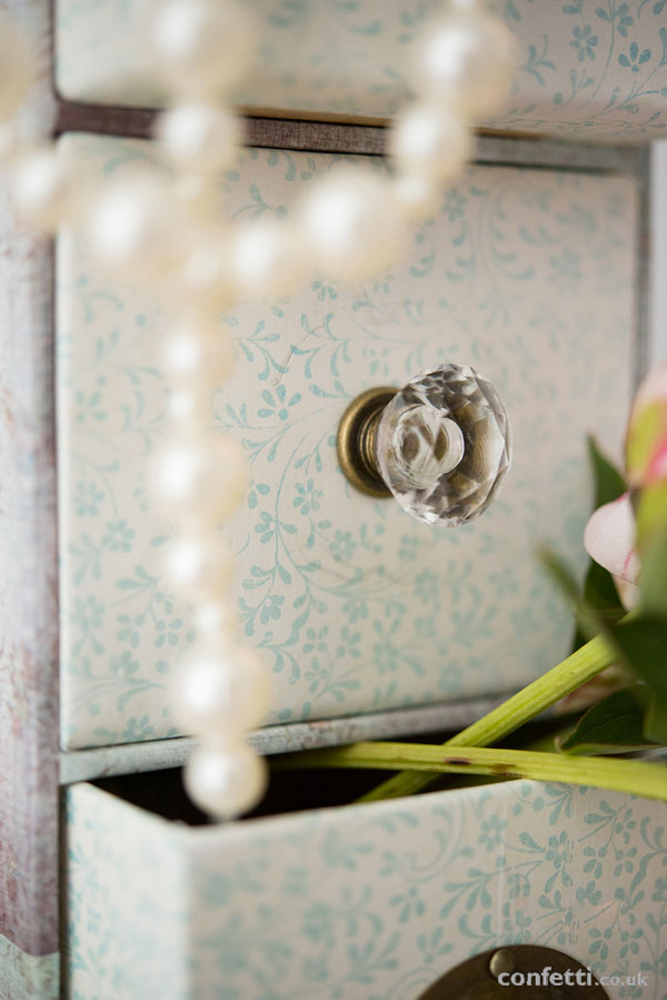 DIY Wedding Friday | Vintage Drawer Tutorial | Crystal Handel| Confetti.co.uk