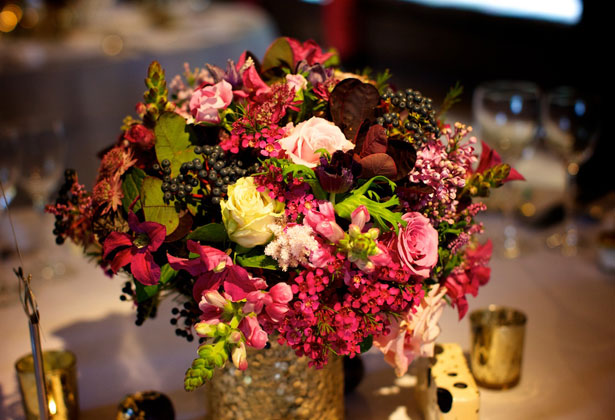 Styling Autumn Wedding| Real Wedding Autumn Wedding Floral Centrepieces | Image courtesy of Ramster Hall | Pink, Ivory Roses with Berries and Gold Autumn Centrepieces |Confetti.co.uk 