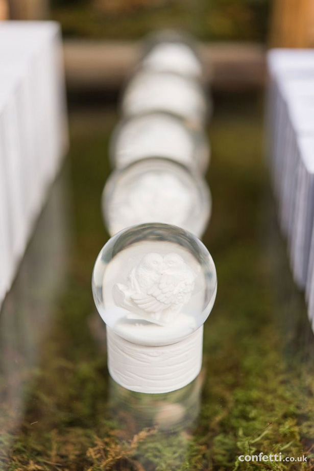 Woodland themed wedding favours | Mini bird snow globe wedding favour | Confetti.co.uk 