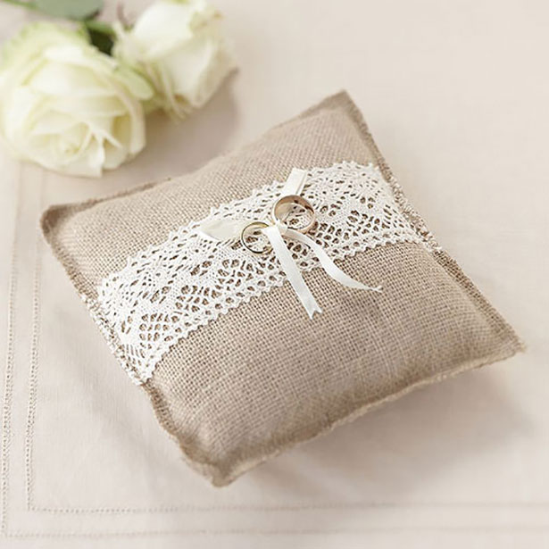 Lace and burlap vintage ring cushion | Confetti.co.uk