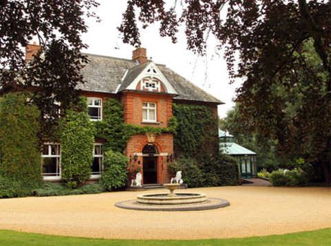 The stunning Ardencote Manor Wedding Venue in Warwick