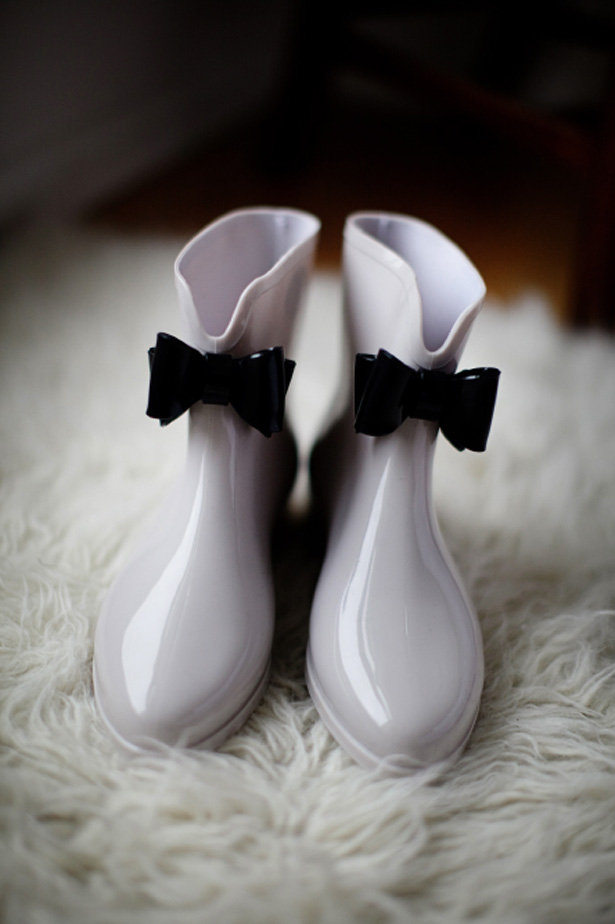 Styling Autumn Wedding| Real Wedding Bride and Grooms Autumn Wedding | Bridal Wellies and Shoes for Autumn and Winter Weddings |Confetti.co.uk