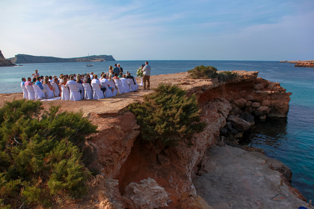 Kate and Rich's real wedding courtesy of Ibiza Wedding Shop | Confetti.co.uk