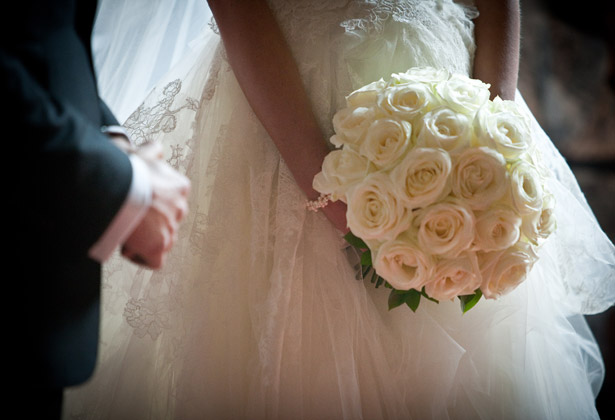 Bridal bouquet inspiration | Traditional white rose bouquet | Confetti.co.uk  