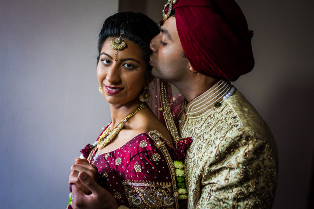 The bride and groom in traditional Indian wedding outfits captured by Kabilan Raviraj| Confetti.co.uk