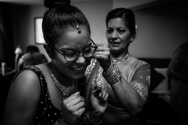 Bridal party getting ready | Indian bridesmaid getting ready | Confetti.co.uk