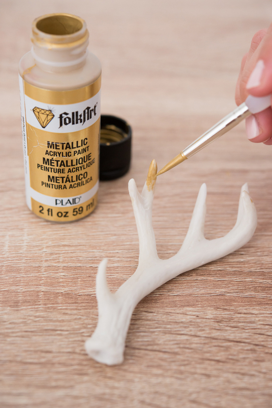 Antlers Gold Accent - Antler place card holder with gold-accented tips | Confetti.co.uk