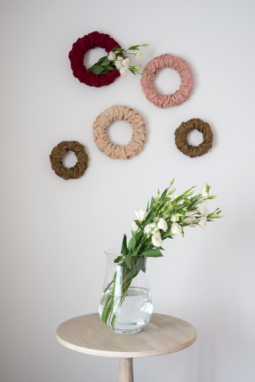 DIY Colourful Burlap Wreaths - Colourful DIY burlap wall wreaths and table centrepiece | Confetti.co.uk