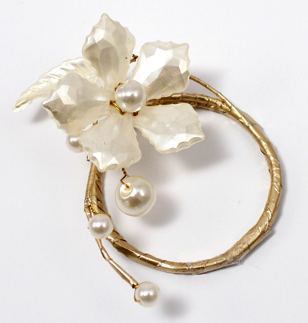 Pearl & Vintage Gold Wire Ornamental Floral Mini Ring - Classic white and gold wedding accessories and decorations inspiration | Confetti.co.uk