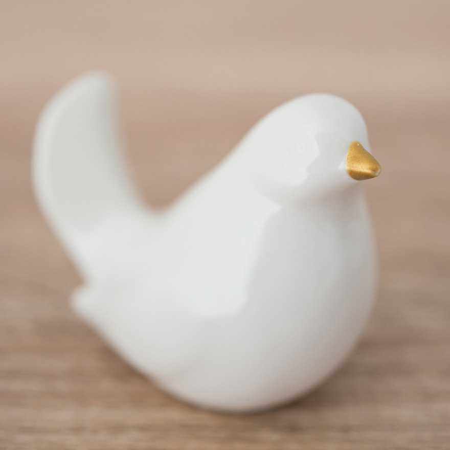 Porcelain Bird Gold Accent - Ceramic bird with gold-tipped beak | Confetti.co.uk