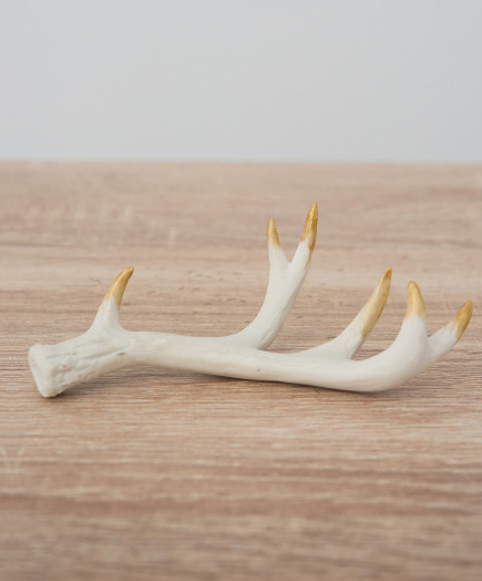 White and Gold Antlers Decor | Confetti.co.uk