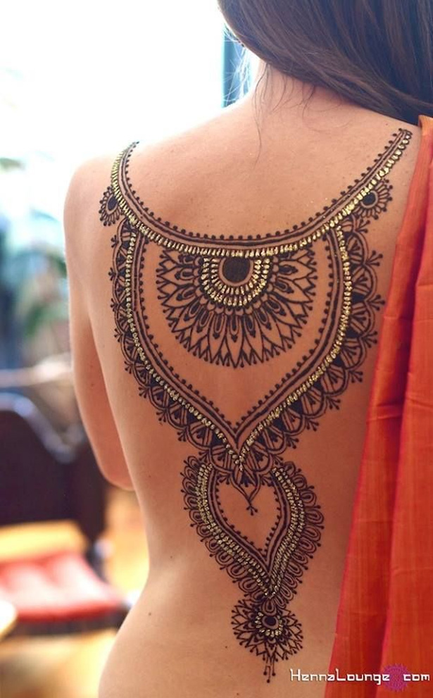 Detailed mehndi pattern on your back | Mehndi designs | Mehndi ideas | Confetti.co.uk